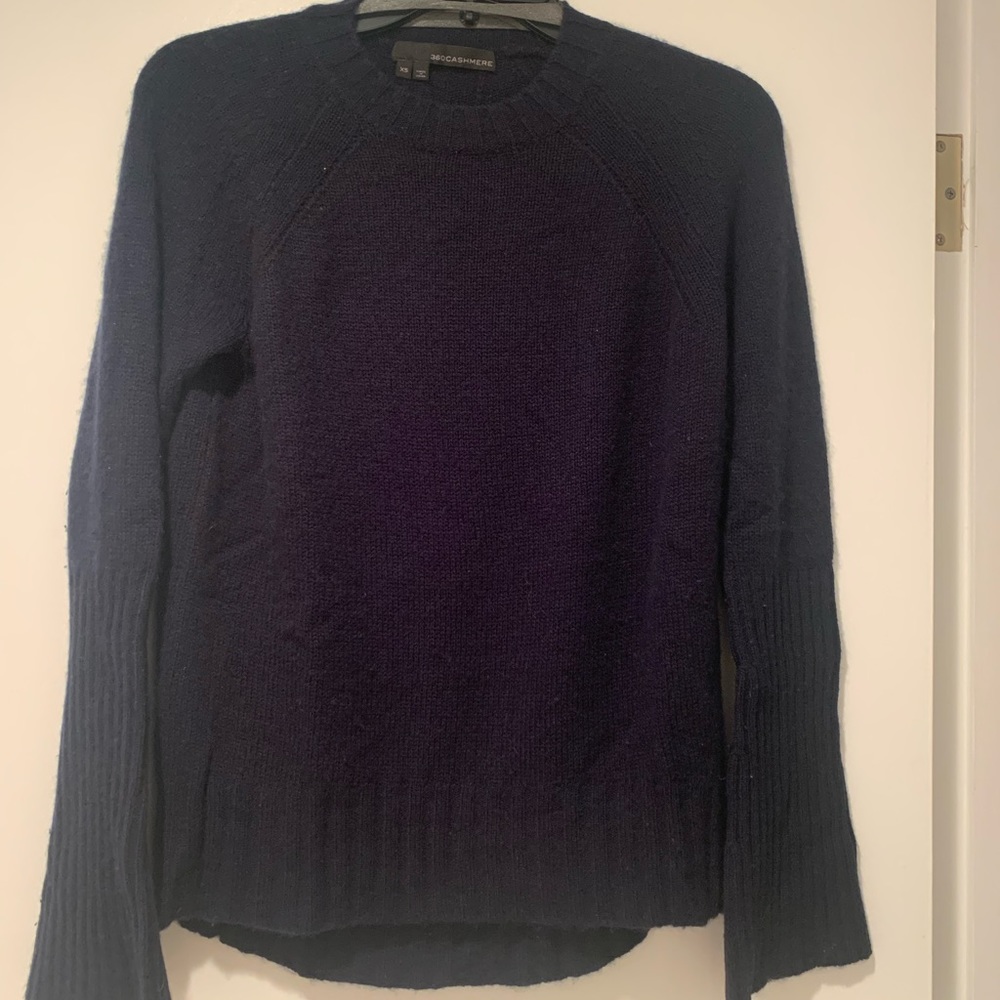 360 100% cashmere crew sweater ribbed at the end of the sleeves